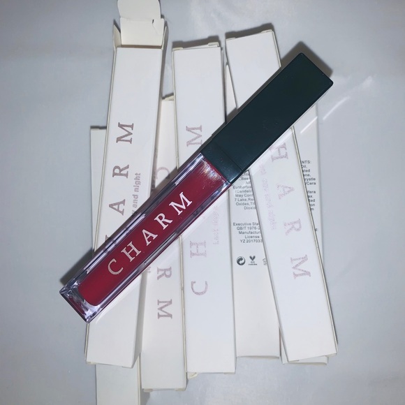 πCHARM MATTE LIQUID LIPSTICK π - Picture 2 of 5